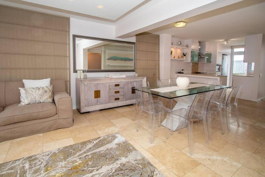 Apartment Spectacular Avenues Fresnaye! Cape Town