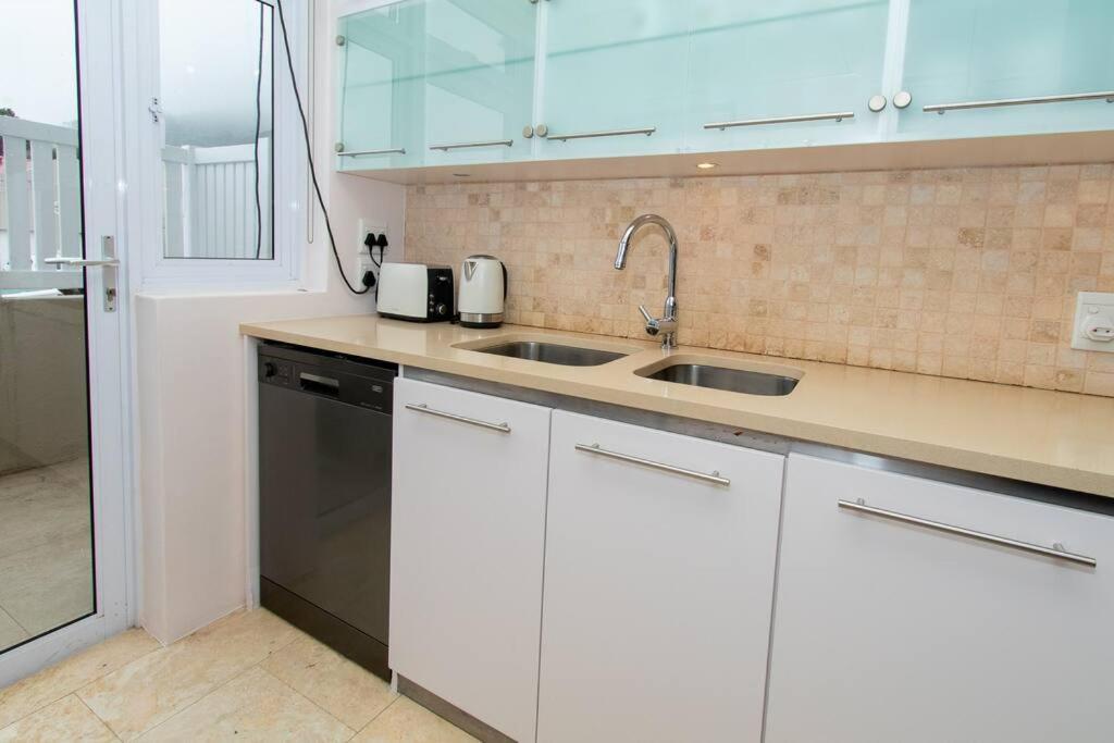 Spectacular Avenues Fresnaye! Apartment Cape Town