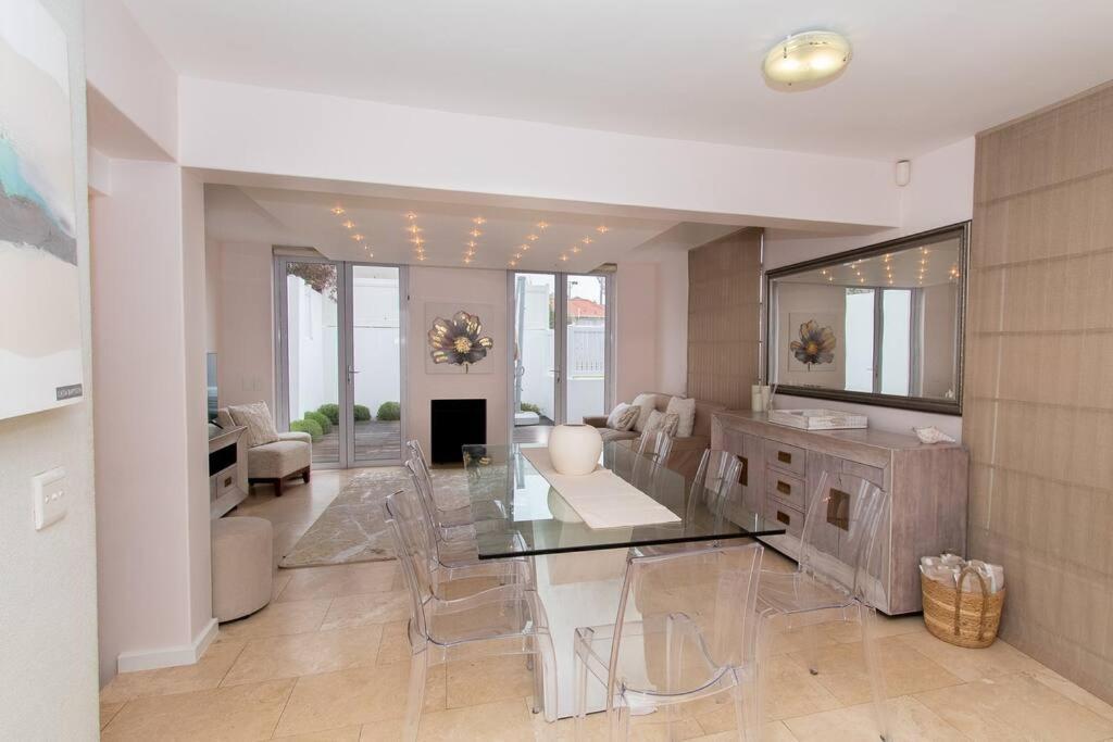 Apartment Spectacular Avenues Fresnaye! Cape Town