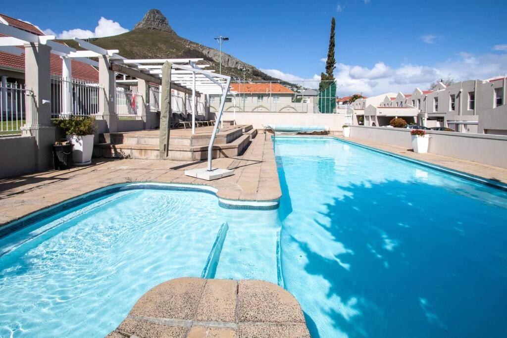 Spectacular Avenues Fresnaye! Apartment