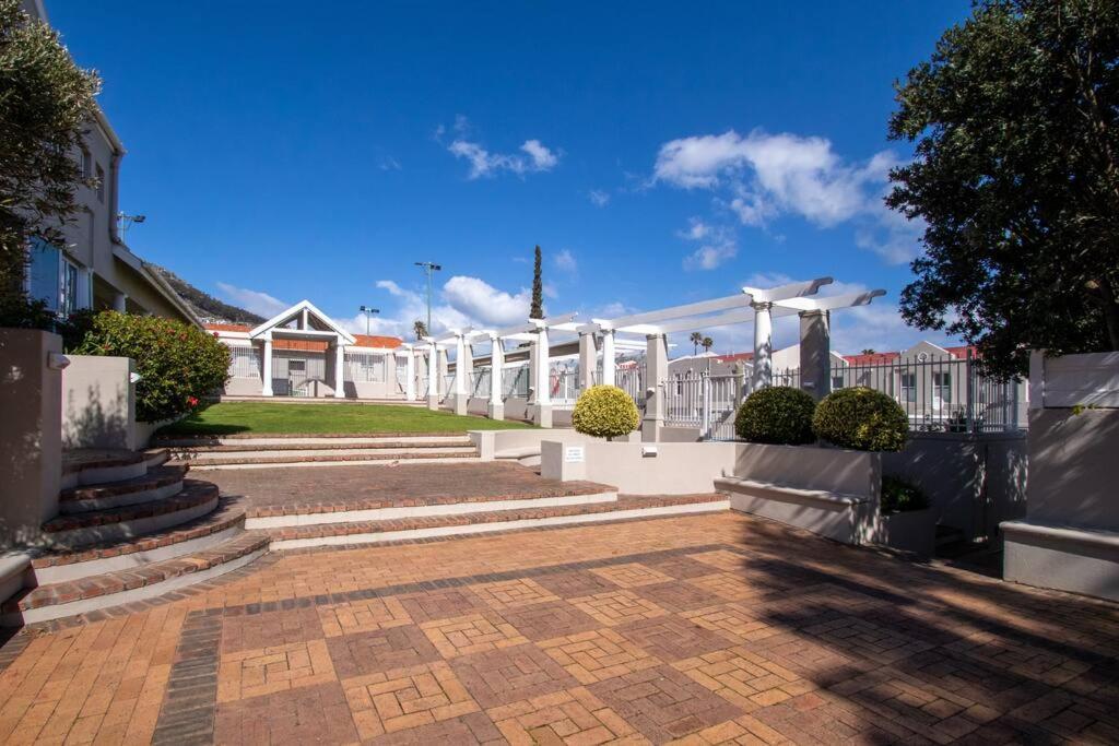 Spectacular Avenues Fresnaye! Cape Town